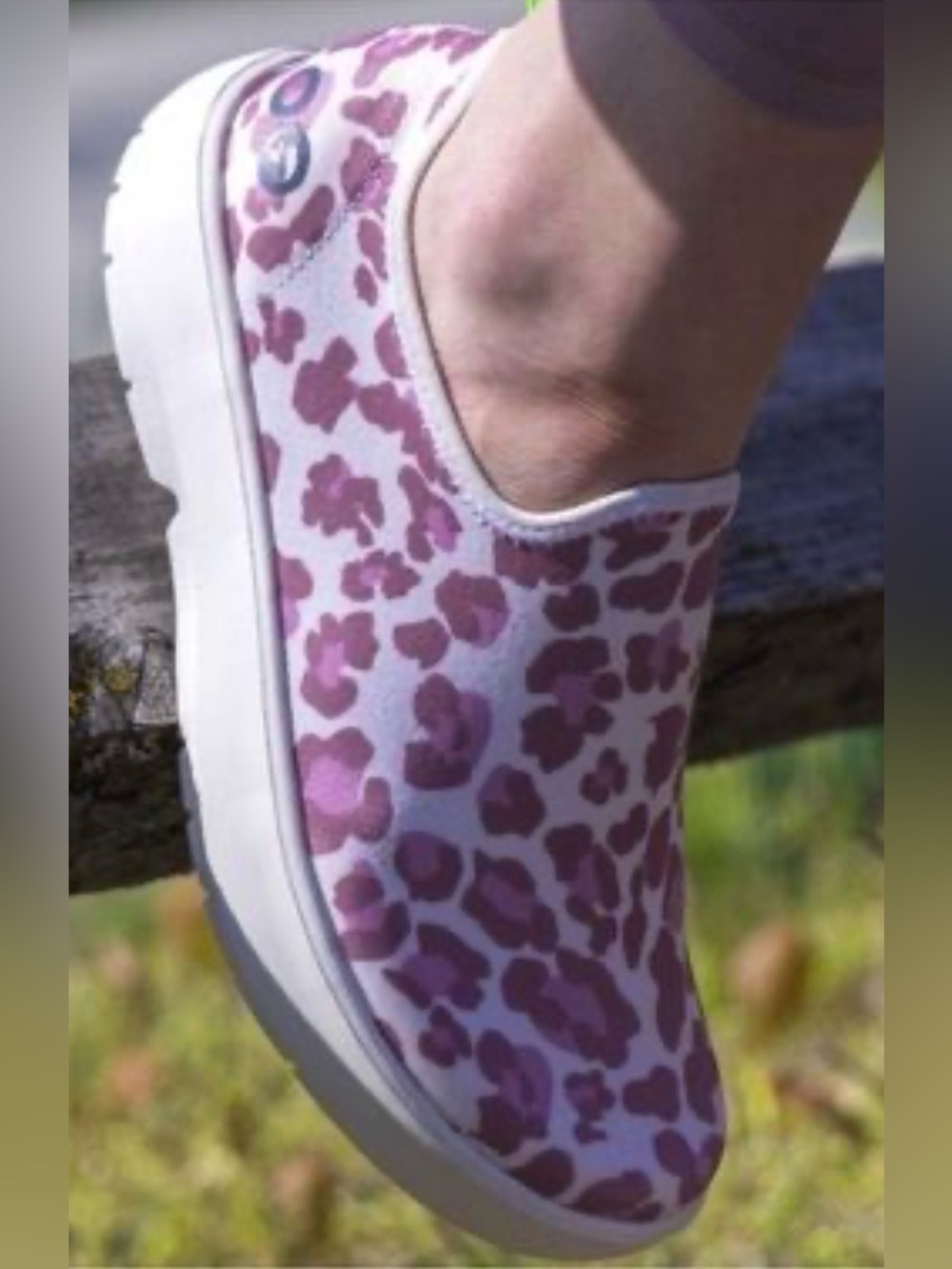 OOFOS eeeeee oomg low women’s 5 EU 36 Slip-On Sneakers in Pink Leopard Print